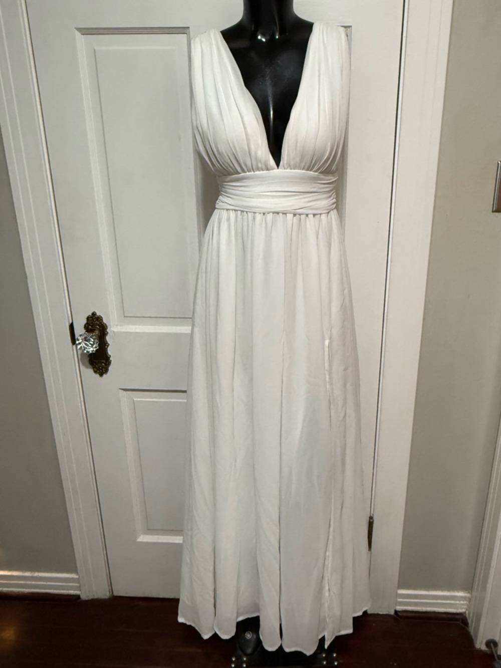White Prom Homecoming Formal Pageant Long Dress Size XS Sleeveless Lulus Brand